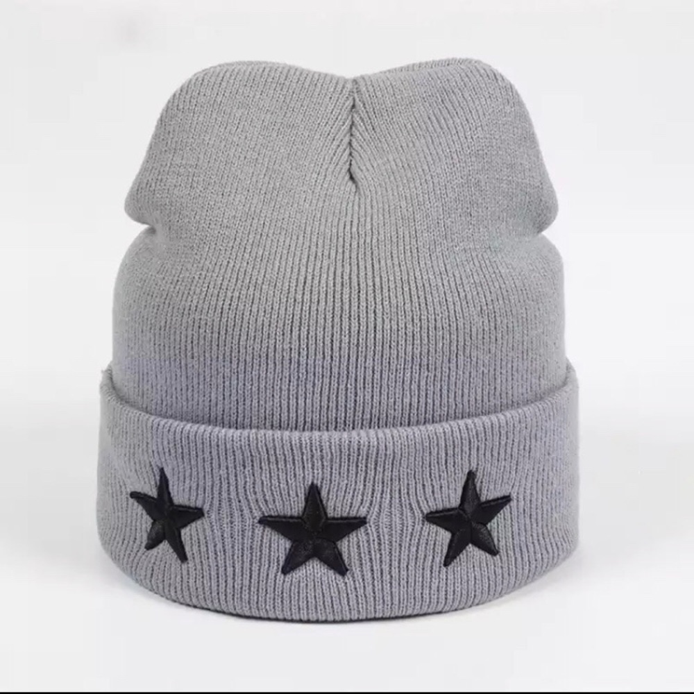Woman’s stylish star embroidered grey beanie